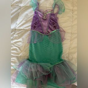 Disney Deluxe princess dresses Size 4T